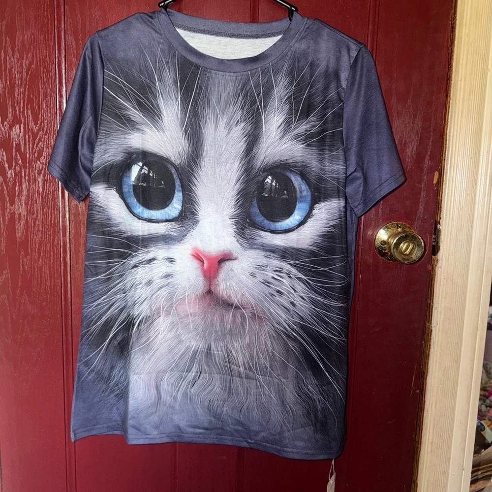 Cat Face Graphic Tee - Gray with Blue Eyes